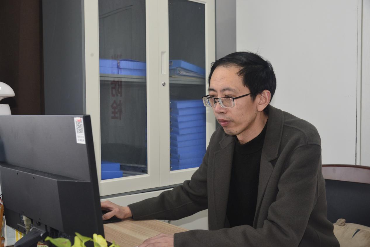 謹(jǐn)嚴(yán)細(xì)實(shí) 盡職盡責(zé)&mdash;&mdash;灌東鹽場劉洪建.jpg