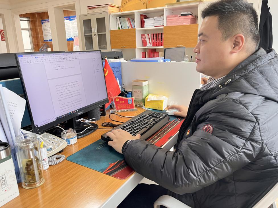 黨建工作樹標(biāo)桿 疫情防控敢亮劍&mdash;&mdash;新灘投資公司周昊.jpg