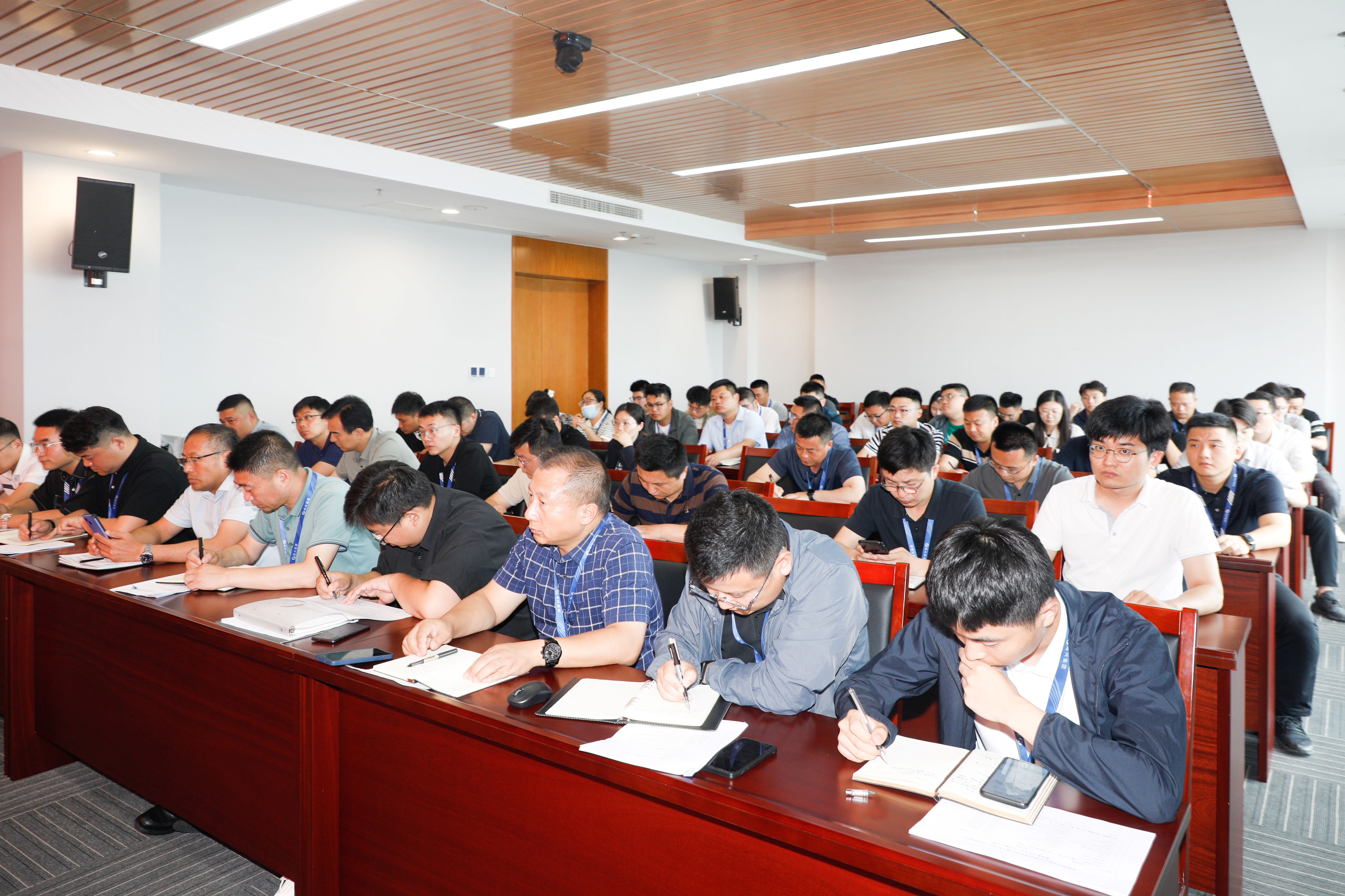 港產公司召開月度工作例會1.jpg