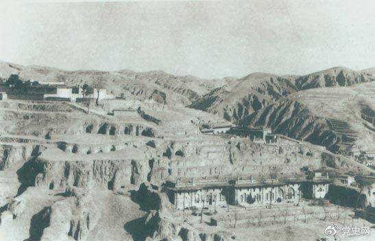 1947年12月25日至28日，中共中央在陜北米脂楊家溝召開擴(kuò)大會(huì)議（十二月會(huì)議）。圖為會(huì)議會(huì)址。